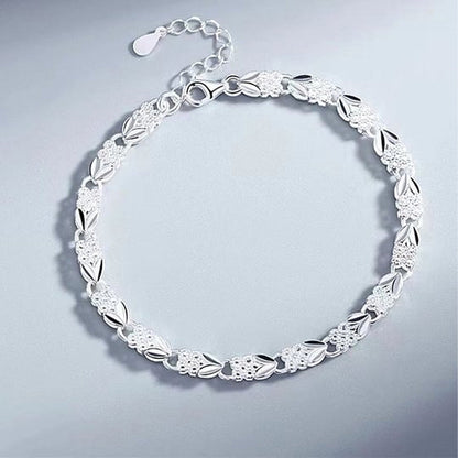 📢📢 50% OFF💖Elegant Sparkling Lucky Clover Bracelet